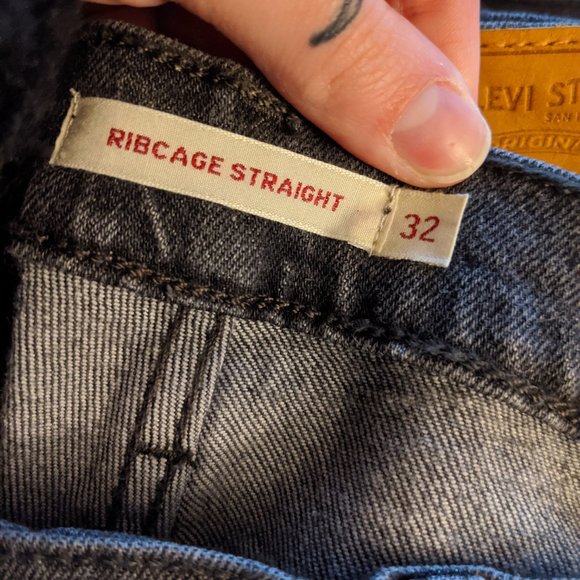 NWT Levi's Ribcage Straight Frayed Raw Hem Jean - Picture 5 of 6
